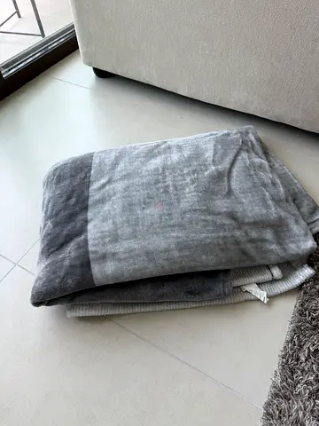Throw blanket / lightweight blanket