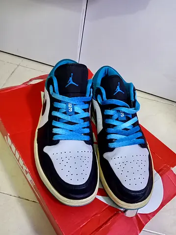 Nike Air Jordan 1 Low Laser Blue.size uero 44.5 us 10.5(USED) AUTHENTIC SCAN THE QRCODE