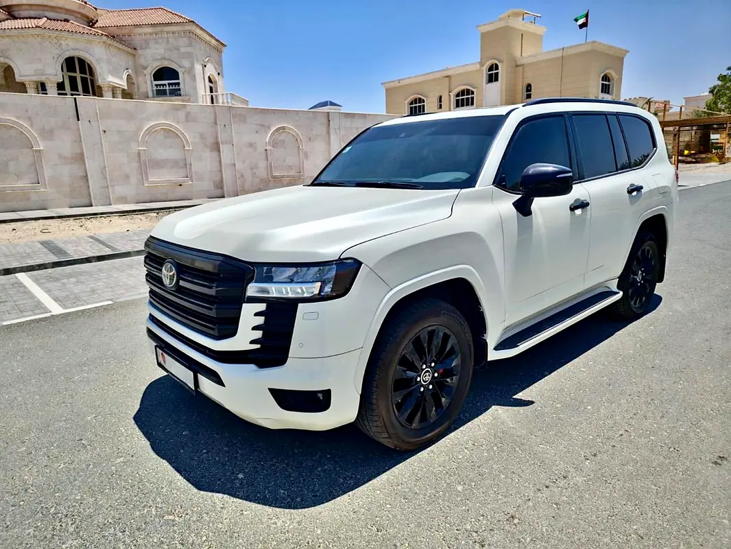 Toyota Land Cruiser 2022 — photo 1 of 7