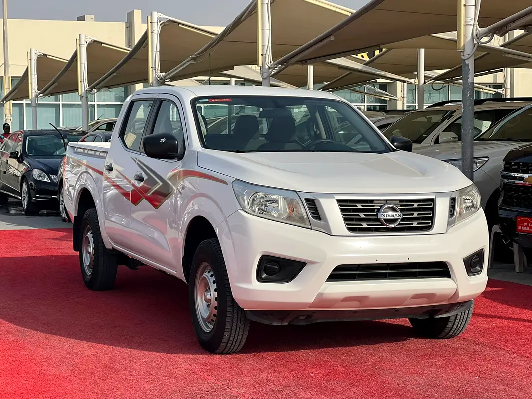 Nissan Navara 2020 — photo 1 of 16