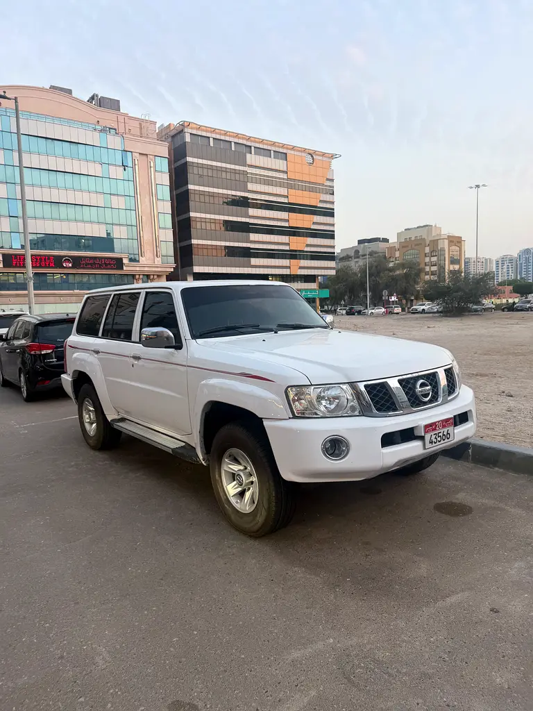 Nissan Patrol Safari 2017 — photo 1 of 11