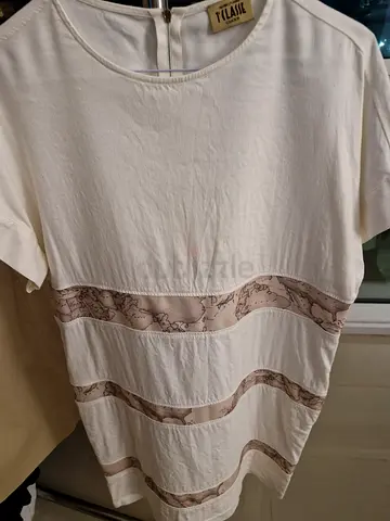 White womens short-sleeve top with wave lace detail - size medium