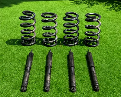 Mitsubishi Pajero OEM Suspension Set – Springs + Shocks (Good Condition)