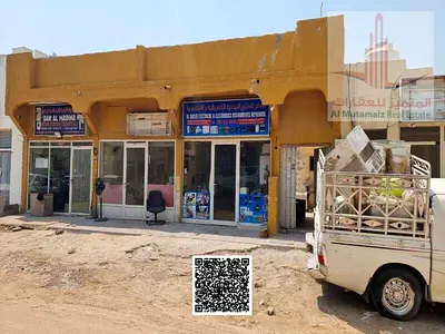 A unique opportunity for discerning investors! A used residential/commercial house is for sale directly from the owner in the Liwara 2 area. Excellent
