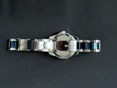 Guess Silver-tone womens wristwatch with black ceramic links (pre-owned)