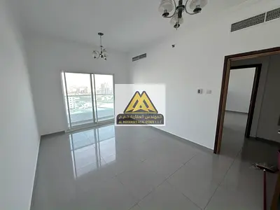 شقة غرفة وصالة للإيجار في الجرف 2 عجمان 2 حمام غرفة ماستر 2 بلكونة إطلالة مميزة موقع مباشر شارع الشيخ عمار مساحة كبيرة