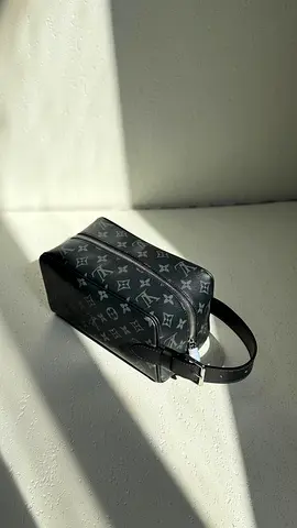 Louis vuitton pouch clutch bag 👝