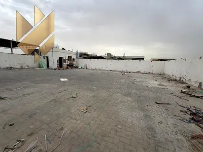 حوطة في الصجعة مساحة 10000 قدم كهرباء 16 كيلو وات مع مكتب وحمام مناسبة للتخزين السعر 100000 سنوي قابل للتفاوض تأمين 10% شيك