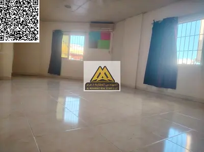 It features a spacious area and a separate kitchen, with a prime location close to all services and main roads, making it a suitable option for comfor