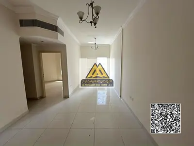 شقة بمساحات ممتازة وتصميم عملي مناسب للعائلات، تتكون من غرفتين نوم وصالة مع بلكونة وحمامين، مع تكييف مركزي يوفر راحة عالية للسكن
