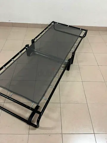 A foldable bed suitable for guests and camping