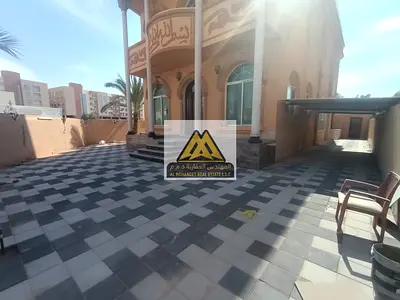 A very spacious villa in a prime location close to all services, at a very reasonable price.
