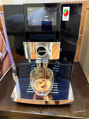 Jura Z10 Super Automatic Coffee Machine - Excellent Condition