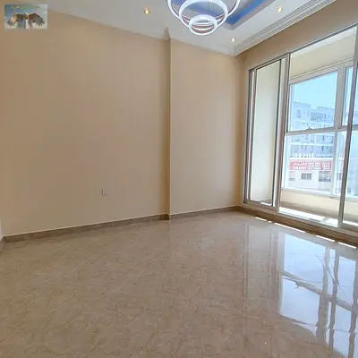 شقةغرفتين وصالة  2 حمام وباركن خاص و تشيطب راقى لوكيشن مميز  قريبة جميع الخدمات سهل المجرج لدبى والشارقة