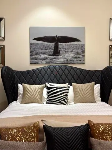 MARINA HOM Romance black quilted leather bed 200x180cm