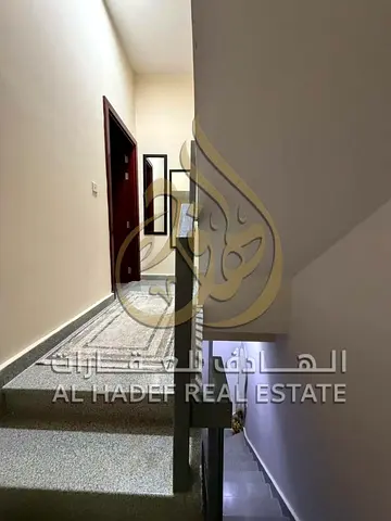 تاون هاوس للإيجار في الزاهية عجمان غرفتين وصالة مع مساحة خارجية 3 حمامات دفعات 4 موقع مميز