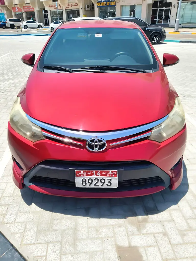 Toyota Yaris 2015 — photo 1 of 7