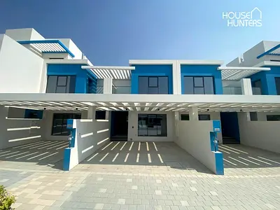 Stylish 4 Bed Villa | Santorini | 1 to 3 Cheques