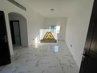 ثاني ساكن في موقع راقي بالقرب من الخدمات مع روف كبير وباركن وسعر مناسب جدا ومساحه كبيره