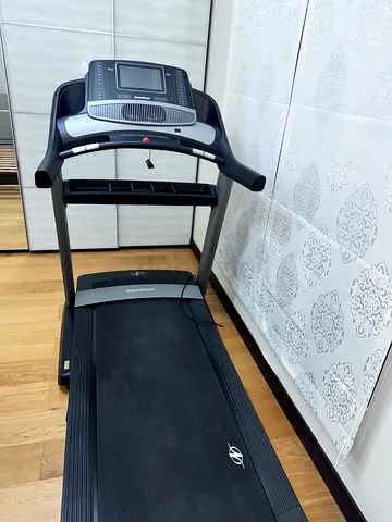 Treadmill Nordic Track brand very less use