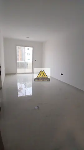 شقة غرفتين وصالة للإيجار في الجرف 2 عجمان 3 حمامات موقع مميز أمام الهاشم هايبر ماركت قريب الخدمات وسهل الوصول