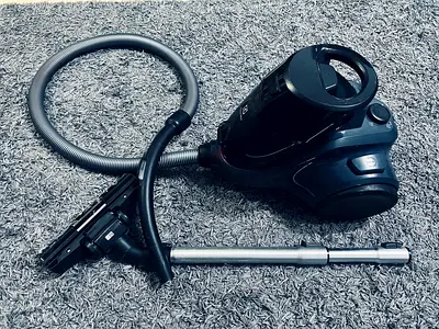 VACUUM CLEANER