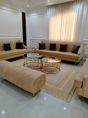 Asthetic  Sofa Set with Table For Sale