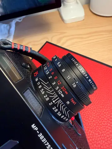 Leica 35mm f2 Summicron-M ASPH Limited - black chrome / matte black finish 11689