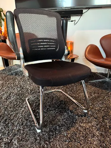 Mesh Office Visitor Chair with Chrome Frame, adjustable armrests