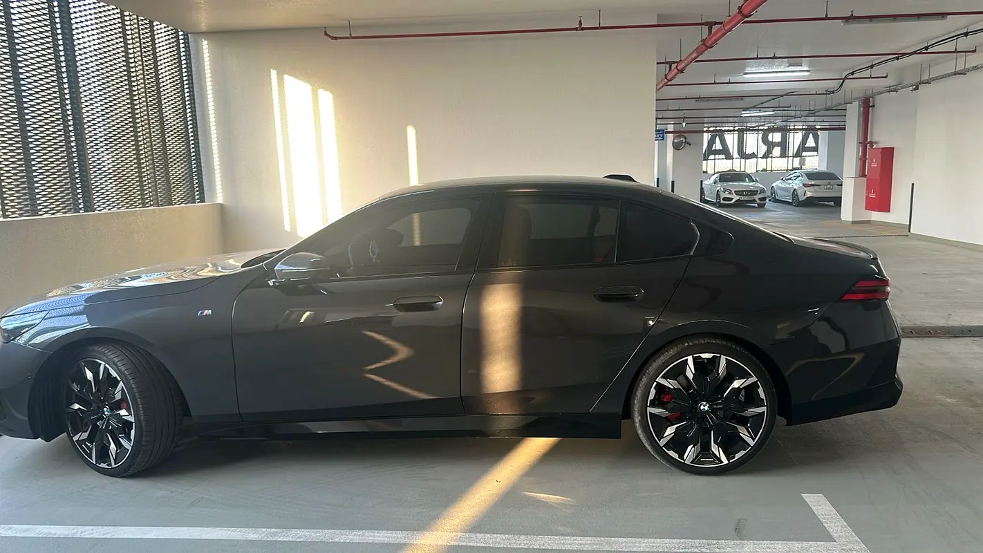 BMW 5-Series 2026 — photo 1 of 11