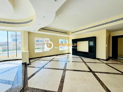 4 Bedrooms All En Suites Maids Room Huge Livimg And Diining Area Close Kitchen Backyard Parking