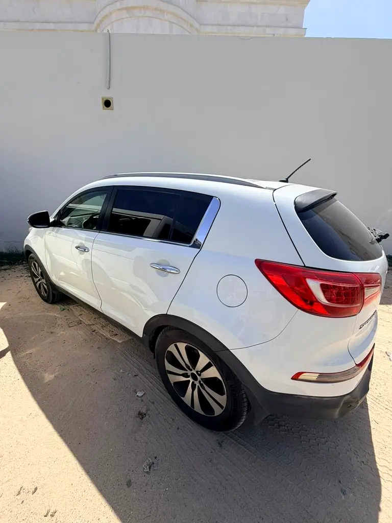 Kia Sportage 2014 — photo 1 of 17