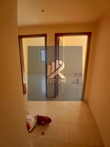 غرفتين وصالة بمساحة مميزة 📍 موقع حيوي وقريب من جميع الخدمات  💰 السعر: 37,000 درهم سنوياً 💳 الدفع: 6 دفعات