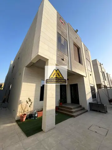 الياسمين عجمان، بتصميم راقٍ ومساحات واسعة، مناسبة للعائلات الكبيرة الباحثة عن الراحة والخصوصية في موقع هادئ ومميز.