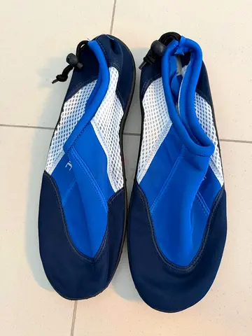 Pair of water shoes / aqua socks - size 45-46.