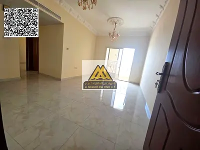تتميز بتشطيب سوبر لوكس وتصميم عصري يوفر الراحة والخصوصية، مع بلكونة بإطلالة مفتوحة وباركن مجاني، بالإضافة إلى قربها من جميع الخدمات،