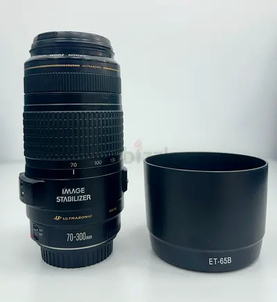 CANON ZOOM LENS EF 70-300mm 1:4-5.6 IS USM - with Lens hood