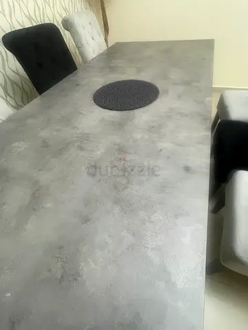 Modern grey concrete-look dining table (6-seater) in good condition
