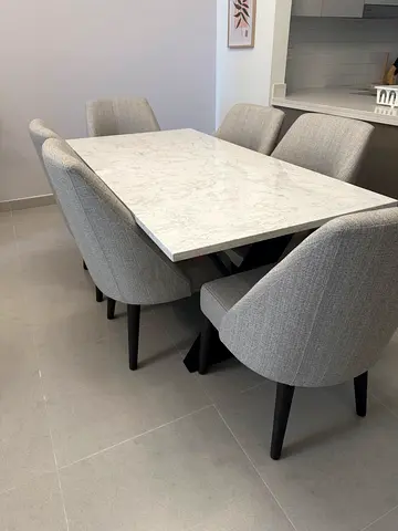 Must go today - dining table and 6 chairs
