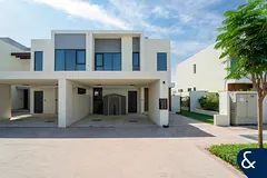 Modern &amp; Upgraded 4 Bed l VOT l Exclusive