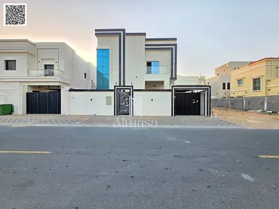 فيلا عصرية تقع على شارع رئيسي، بدون رسوم خدمات مع التملك لجميع الجنسيات .
