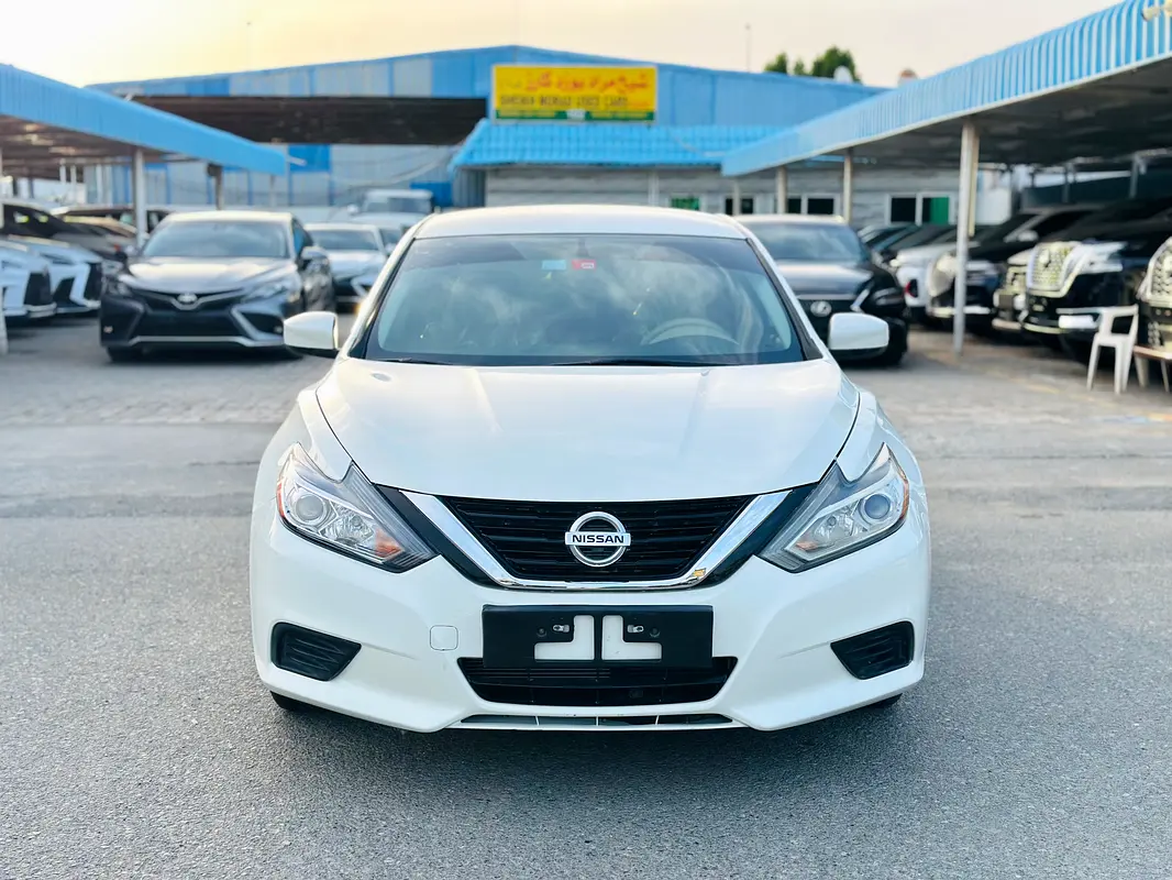 Nissan Altima 2018 — photo 1 of 17