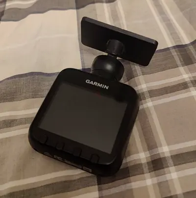 Garmin dash GPS unit with mount - used, working condition