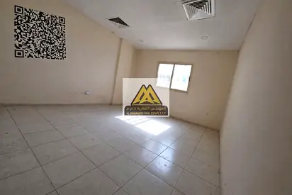 استديو مساحة كبيرة | مطبخ شبه منفصل | موقع مميز بالقرب من جميع الخدمات بجوار ابراج الفالكون