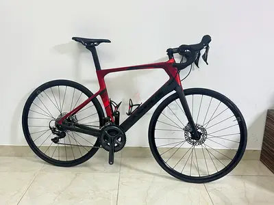 Full carbon road bike 56cm 105 disc