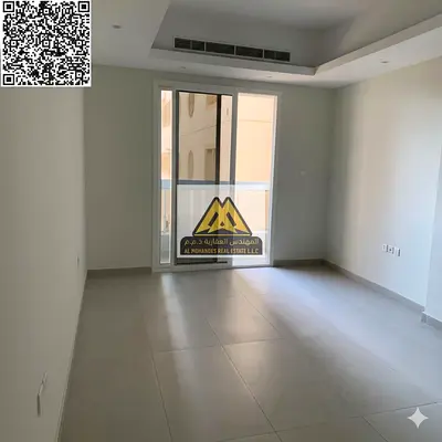 Brand new building, first occupancy | The entire building consists of one-bedroom apartments with a living room and balcony, overlooking the main stre