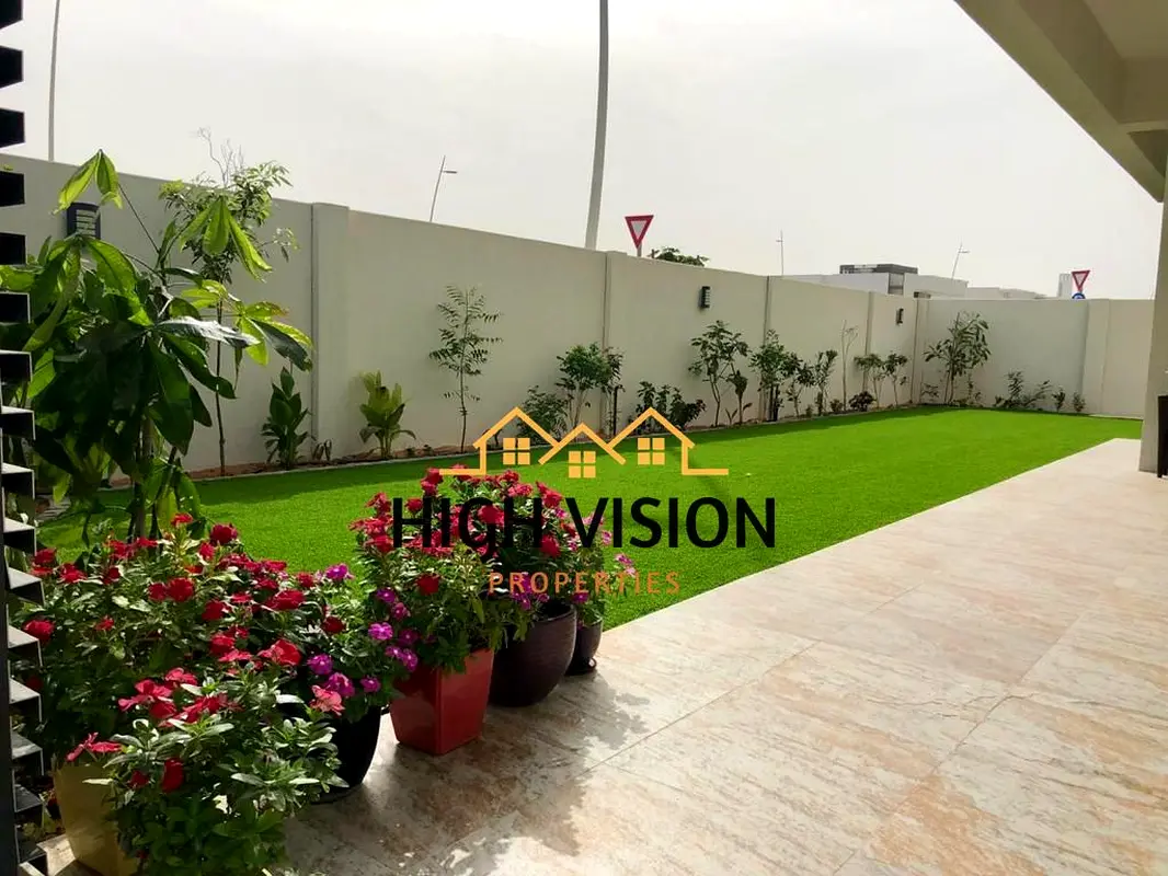 Corner 4BR Villa | Single Row | Vacant