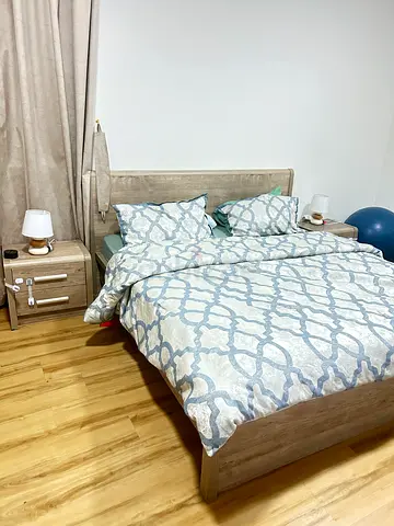 King bed with side tables+ dresser