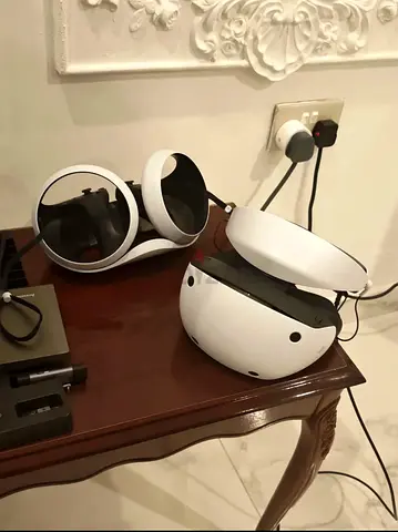PlayStation VR2 headset with Original charging dock (Sony)