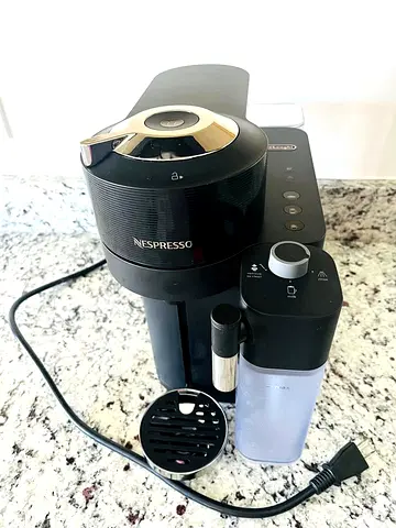 Delonghi Nespresso Vertuo Lattissima Coffee Machine Automatic Milk Frother